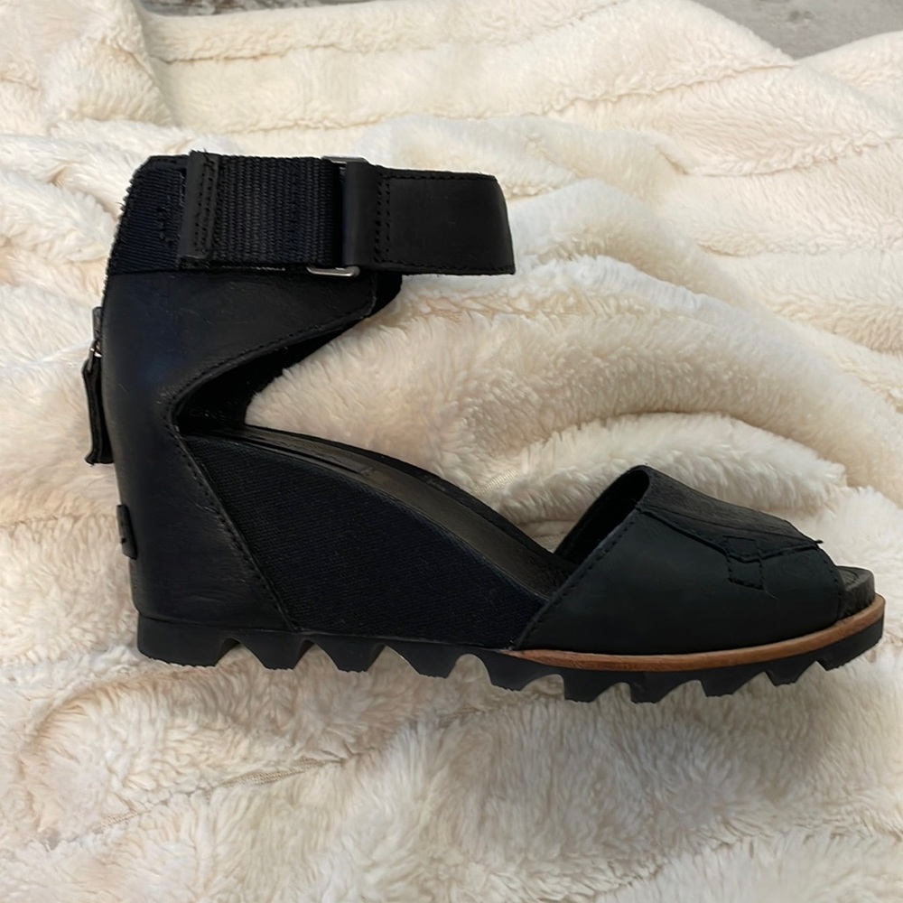 NWT Sorel black Joanie sandal size 7.5
